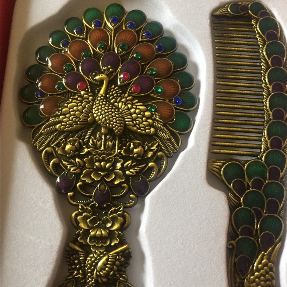 Mirror and comb set